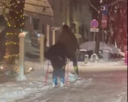 NORDIJSKA MODA STIGLA U BEOGRAD! Nesvakidašnja scena u centru grada: Moj deda je stari Beograđanin, pričao mi da se klizaljkama spuštao do Slavije! (VIDEO)