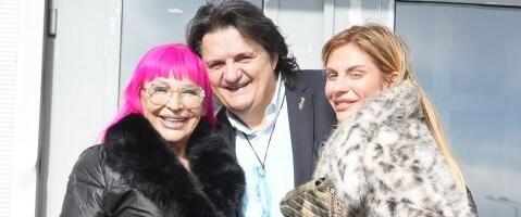 Ćerka se ne odvaja od Kemiša: Seo na Zoričino mesto, a Zlata mu pomaže (VIDEO)