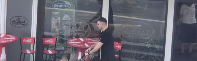 UHVATILI SMO CECINOG BIVŠEG I MISICINOG SADAŠNJEG U ULOZI OCA: Bogdan sa svojim naslednikom uživa u druženju (FOTO)