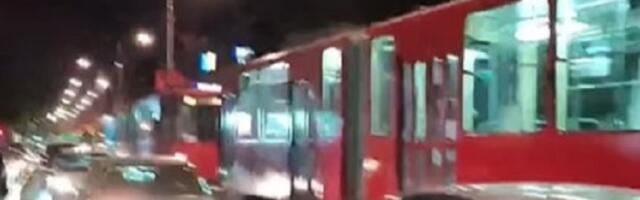 Tramvaji stoje u Vojvode Stepe (VIDEO)