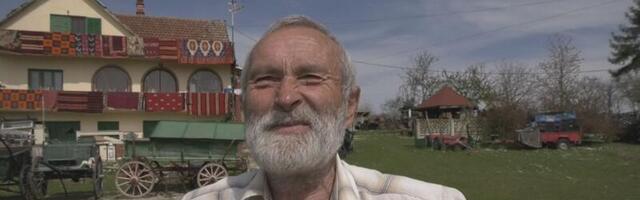 Nesvakidašnja dekoracija na terasi trgovca iz Rače: Nikodijevu kuću krase ćilimi i preko 100.000 eksponata