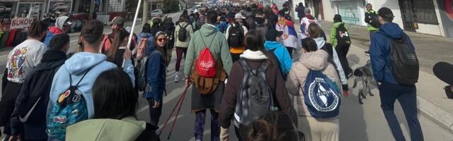 Drugi dan pešačenja do Beograda – niški studenti i đaci krenuli iz Svilajnca [live-blog]