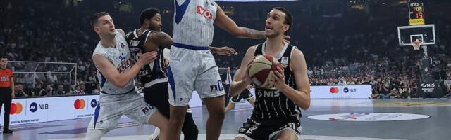 Poluvreme u Areni: Efikasnih 20 minuta, blistaju Džons i Braun, Budućnost ostala bez najboljeg igrača