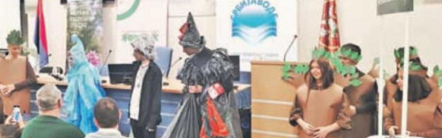 При­род­ним ме­ра­ма за еко­ло­шки Гра­дац