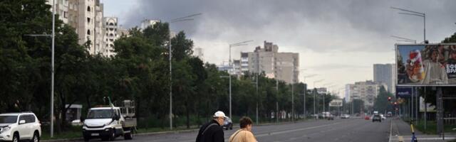 POGOĐENO STAJALIŠTE, MEĐU MRTVIMA I JEDNO DETE Rusi nemilosrdno bombarduju Ukrajinu! Žestoki udari i eksplozije u Kijevu (FOTO)