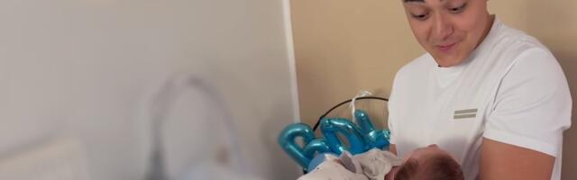 Slavlje u domu pevača (23): Podelio emotivni prizor sa bebom, čestitke pršte!