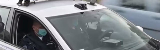 BAHATA VOŽNJA U KRUŠEVCU: Policija privela pijanog muškarca koji je vozio u pešačkoj zoni!