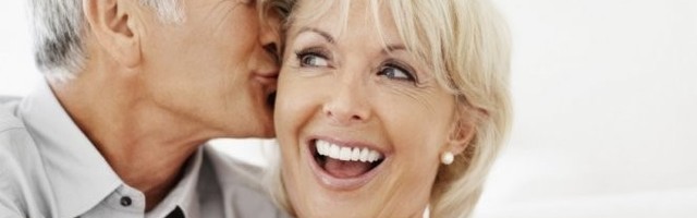 OVO JE SVE ŠTO TREBA DA ZNATE O VOĐENJU LJUBAVI POSLE 50. ROĐENDANA! Najkorisnija stvar na svetu! /VIDEO/