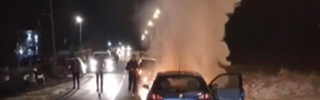 JOŠ JEDAN AUTOMOBIL U PLAMENU: "Alfa" gori kod Obrenovca, plamen buknuo iz haube (VIDEO)