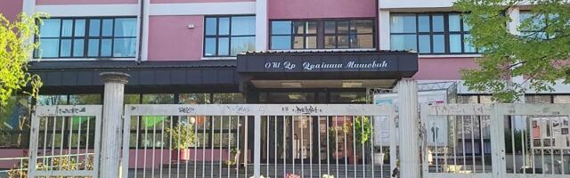 Učenik danima druga udarao pesnicama u mošnice - Dečak sa bolnim oteklinama završio u Urgentnom