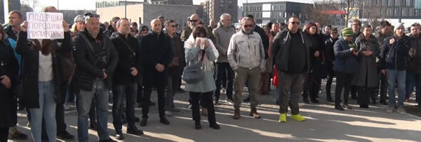 Kragujevčani pružili podršku porodici Milivojević ispred Palate pravde: ODLOŽEN pretres u postupku protiv rukovodilaca fabrike  MB Namenska