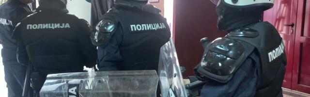 Bisenić: Sramota za Čačak da kordon policije čuva odbornike vlasti i gradsko rukovodstvo