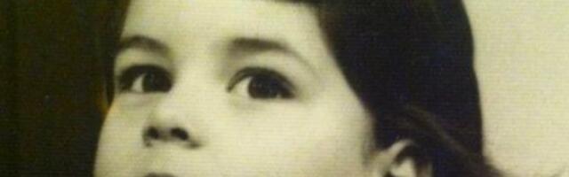 Možete li iz prve da pogodite ko je SLATKA DEVOJČICA SA FOTOGRAFIJE? Naša je poznata voditeljka koju svi obožavaju, a pre OSAM MESECI ostvarila se i kao MAJKA! (FOTO)
