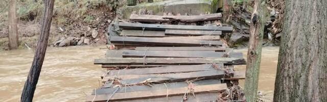 U Medveđi inspekcija zatvorila ljudima jedini most u selu, ne mogu da idu na posao ni kod lekara, lokalna vlast ne reaguje