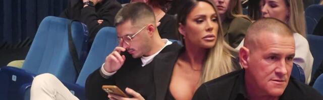 Sandra Afrika polugola na koncertu Saše Kovačevića: Grudi samo što ne ispadnu, pored nje misteriozni muškarac