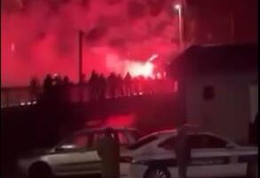 SEVALA PIROTEHNIKA NA SVE STRANE! Isplivao snimak žestokog okršaja Delija i Crvenih đavola u Užicu! (VIDEO)