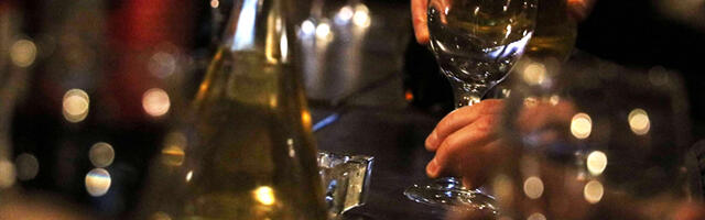 Nije stvar u količini, već u tome kako vam se mozak raspada: Šta alkohol zapravo radi u glavi, studija otkriva