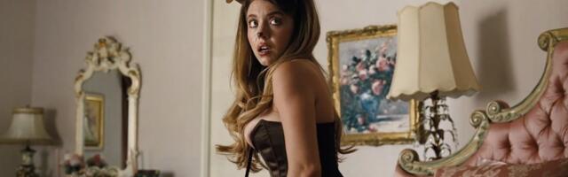 Raširila obe noge i stavila cuclu u usta: Glumica sa najvećim grudima šokirala svet (FOTO)