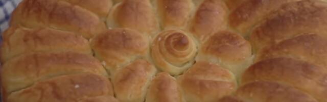 OVAKO NAPRAVITE NAJMEKŠU CVET POGAČU ZBOG KOJE ĆE SE OTIMATI ZA STOLOM: Samo deluje komplikovano, a uz sledeće savete uspelo bi i početnicima