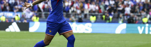 MBAPE NA ŽESTOKOM UDARU Francuz povređen igrao padel?