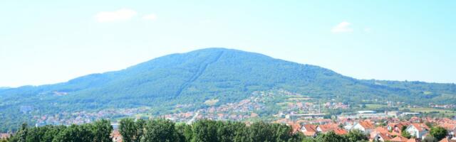 Sa nje puca pogled na plodnu Šumadiju: A u njenom podnožju se ugnezdila i čuvena srpska banja
