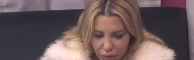 "Ništa joj nije sveto": Fanovi besni na Aneli, na Ramazan prekršila glavno pravilo (VIDEO)