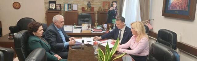 BESPLATAN PREVOZ ZA PENZIONERE, OSNOVCE, BORCE, OSOBE SA INVALIDITETOM I VATROGASCE: Grad Kruševac i Jugoprevoz potpisali ugovor o javno privatnom partnerstvu