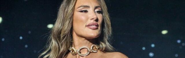 Kao od majke rođena - Senidin selfi iz tuš kabine usijao mreže (FOTO)