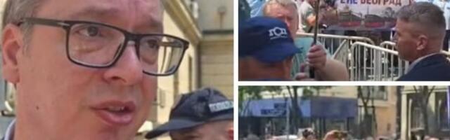 VUČIĆ IZAŠAO PRED DEMONSTRANTE! Predsednik primio zahteve okupljenih, pa im poručio: Razgovorom možemo da rešavamo probleme  (VIDEO)