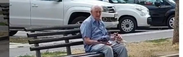 Ovaj dekica je postao omiljena osoba u Novom Sadu iz najboljeg mogućeg razloga