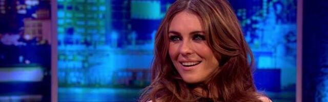 Elizabet Harli u šestoj deceniji oduševila u kupaćem (FOTO)