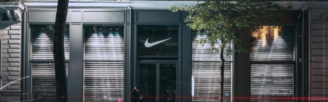 Crveni poljupci na novim Nike patikama su ljubav na prvi pogled