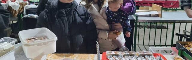 Sestre Una i Elena Ćirić izrađuju zanimljive božićne i novogodišnje dekoracije