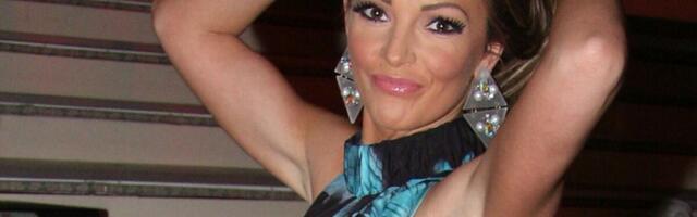 "JA TAKVE KAO TI PLAĆAM 50 EVRA U BG-U": Gost prišao pevačici, UHVATIO JE ZA KOSU, pa priredio šok scenu