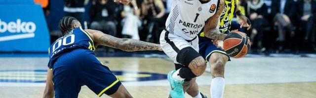 Za malo: Pogledajte kako je Karlik Džons promašio šut za produžetak (VIDEO)