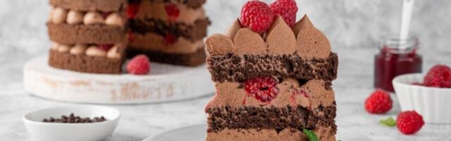 Čokoladna torta sa malinama: Najkremastiji desert savršen za Vaskrs - spremna začas