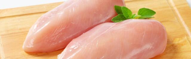 Mesar sa 30 godina iskustva rešio dilemu: Evo da li treba prati piletinu pre spremanja!