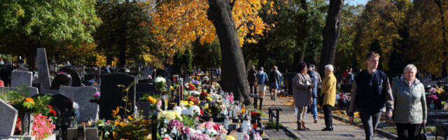 SUTRA JE POBUSANI PONEDELJAK U NARODU POZNATIJI KAO VASKRS ZA MRTVE! Evo šta treba izneti na gobove upokojenih!