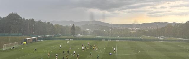 Posle tropskih vrućina, pljusak osvežio fudbalere Partizana (VIDEO)