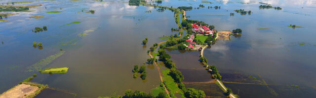 STRAVIČNE POPLAVE ODNELE 44 ŽIVOTA Klizišta u Bangladešu odnosila kuće, više od 300.000 porodica bez krova nad glavom