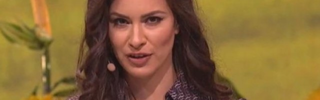 VODITELJKA GRUDI ISTAKLA U PRVI PLAN! Dragana Kosjerina se u OVOM izdanju pojavila pred KAMERAMA - evo kako IZGLEDA! /FOTO/