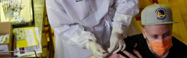 Srbi se prijavljuju za treću dozu vakcine i to one koju nisu primili i pitamo se kako je nekome ovo palo na pamet