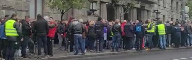 Protest radnika "Pošte": Jedva preživljavamo (VIDEO)