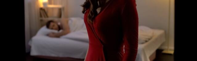 Varam devojku s njenom PREZGODNOM mamom: Ne mogu da joj odolim, uvek završimo u krevetu