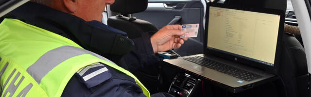 ŠOFER PIJAN KAO LETVA SEO ZA VOLAN I NADUVAO 5,5 PROMILA Zaustavljen dok je vozio kamion kod Nove Varoši