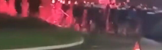 DELIJE UPALE U ZASEDU HRVATA: Huligani Dinama zaskočili navijače Zvezde na pumpi po povratku u Beograd (FOTO)