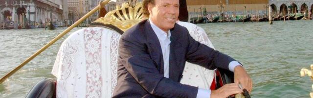 "Gurao je prste u moju vaginu i anus": Jeziva svedočenja žrtava slavnog pevača optuženog za seksualno zlostavljanje