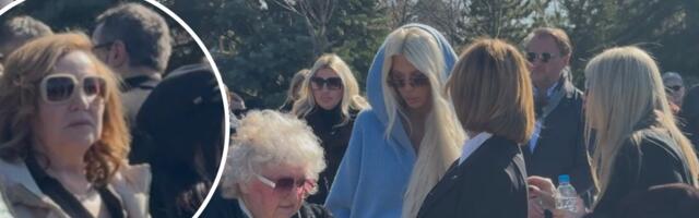 Pogledajte susret Karleuše i Bekute na pomenu Saši Popoviću: Nekad bliske prijateljice, sad ni da se pogledaju