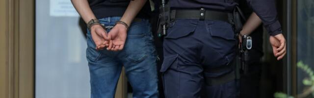 Pratio muškarca automobilom, udario mu auto, pa ga tukao i gađao flašom: Uhapšen mladić zbog nasilništva