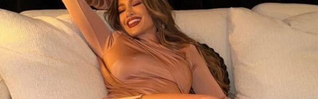 "Gazi nas tim nogama": Džej Lo legla na krevet pa raspametila muškarce, komentari pljušte (FOTO)